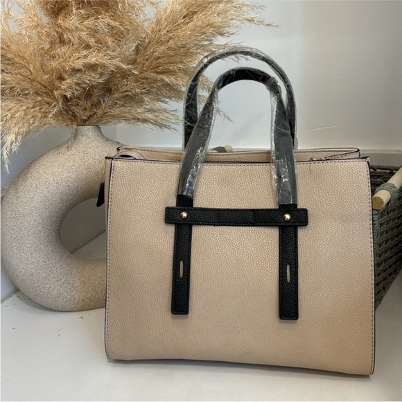 Adrienne Vittadini medium satchel crossbody - Picture 3 of 5